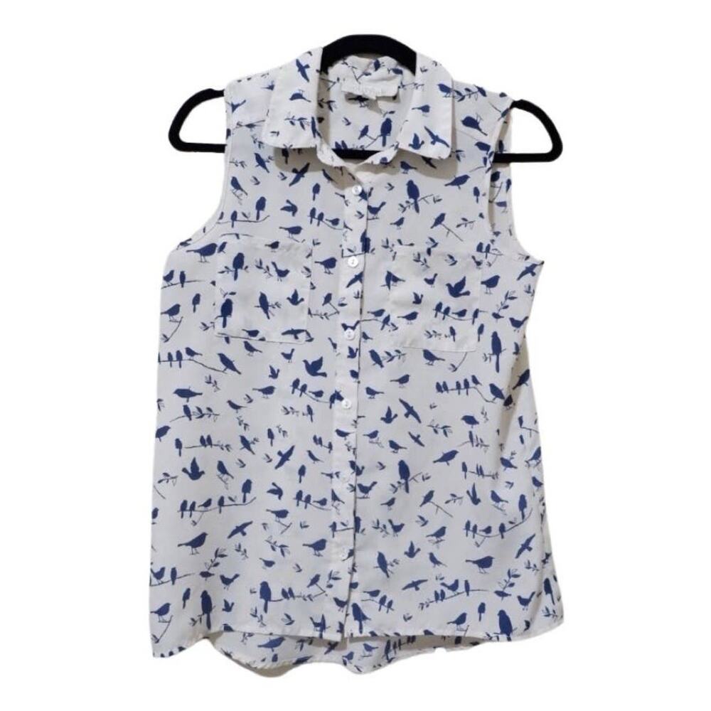 Olive & Oak Sleeveless novelty print top Bird print, button down.